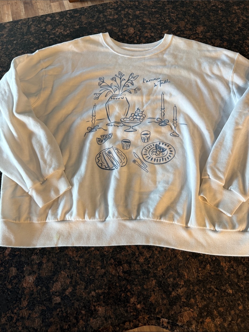 Hollister Graphic Cream Sweatshirt with L’amour a table  Xl